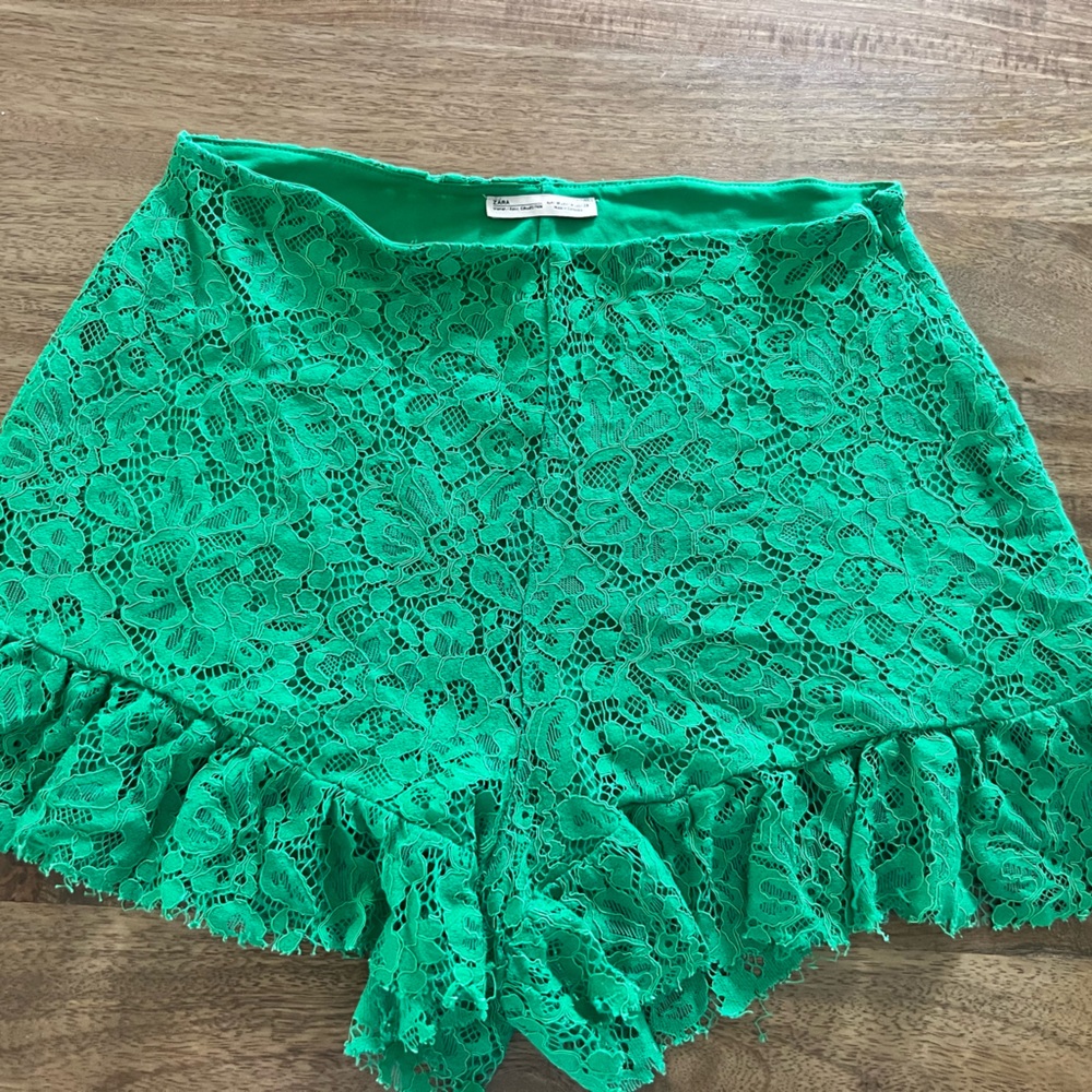 Zara - Green lace shorts with ruffle trim